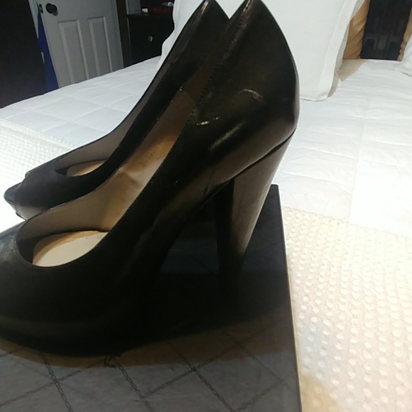 Black heels - Picture 3 of 6